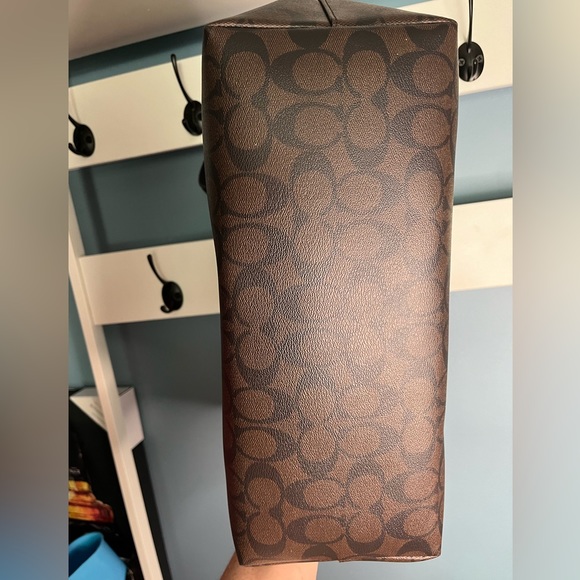 COACH 📣 NWT Signature Gallery Tote in Brown / Black 📣 - Picture 9 of 10